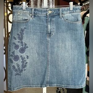 Talbots A-Line Floral Embroidered Denim Skirt Size 8 Stretch Jean Skirt
